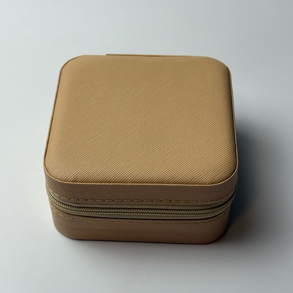 Tan jewelry small Travel Case - Picture 1 of 4